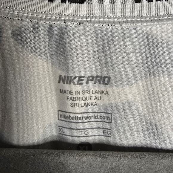 Nike Pro Black and White Patterned Shortsleeve Womens Size XL - Picture 4 of 5